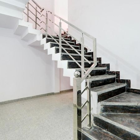 Hotel O White House Hasanganj Экстерьер фото