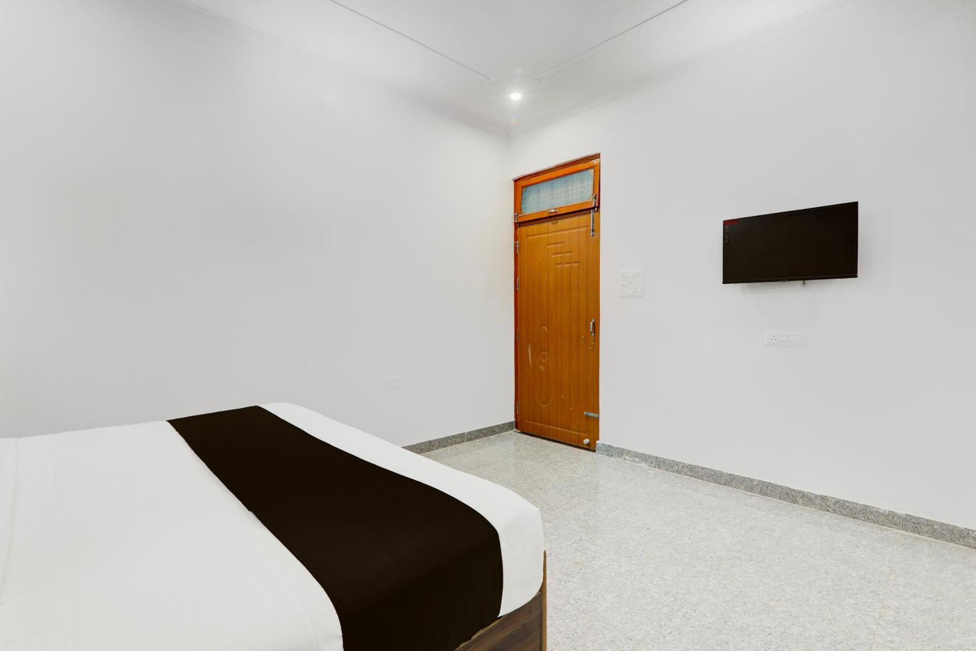 Hotel O White House Hasanganj Экстерьер фото