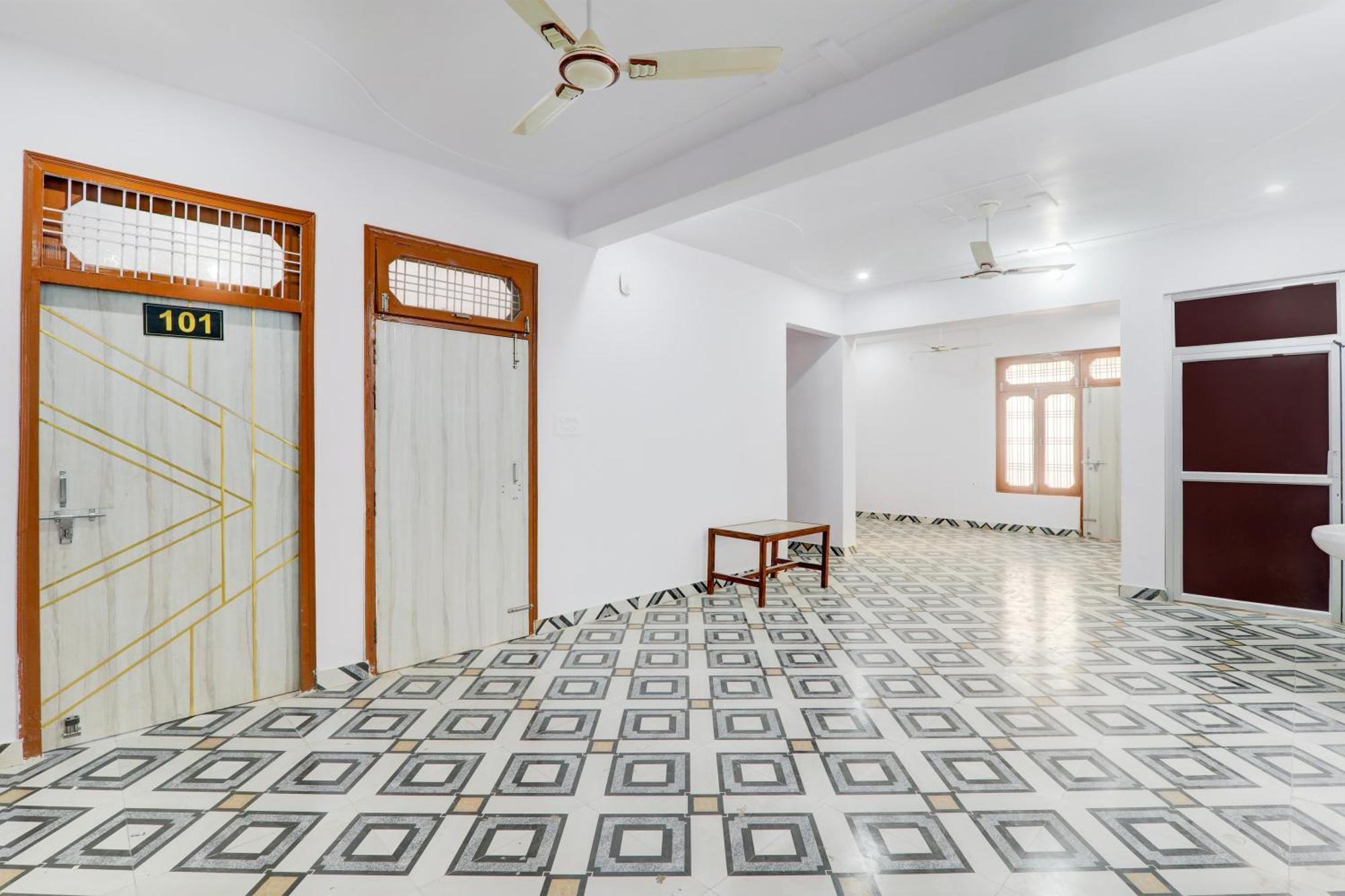 Hotel O White House Hasanganj Экстерьер фото
